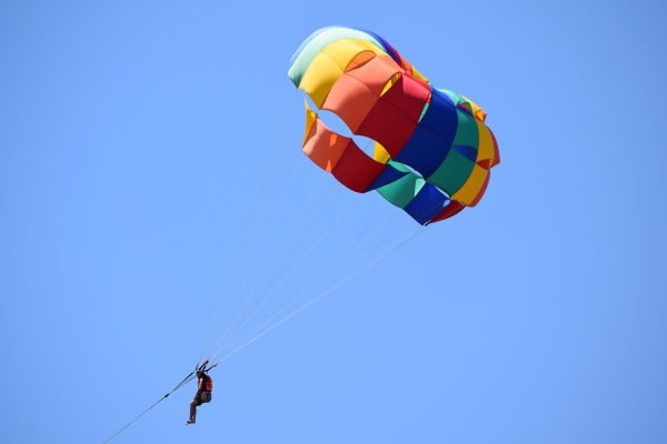 parasailing-1794934_1280